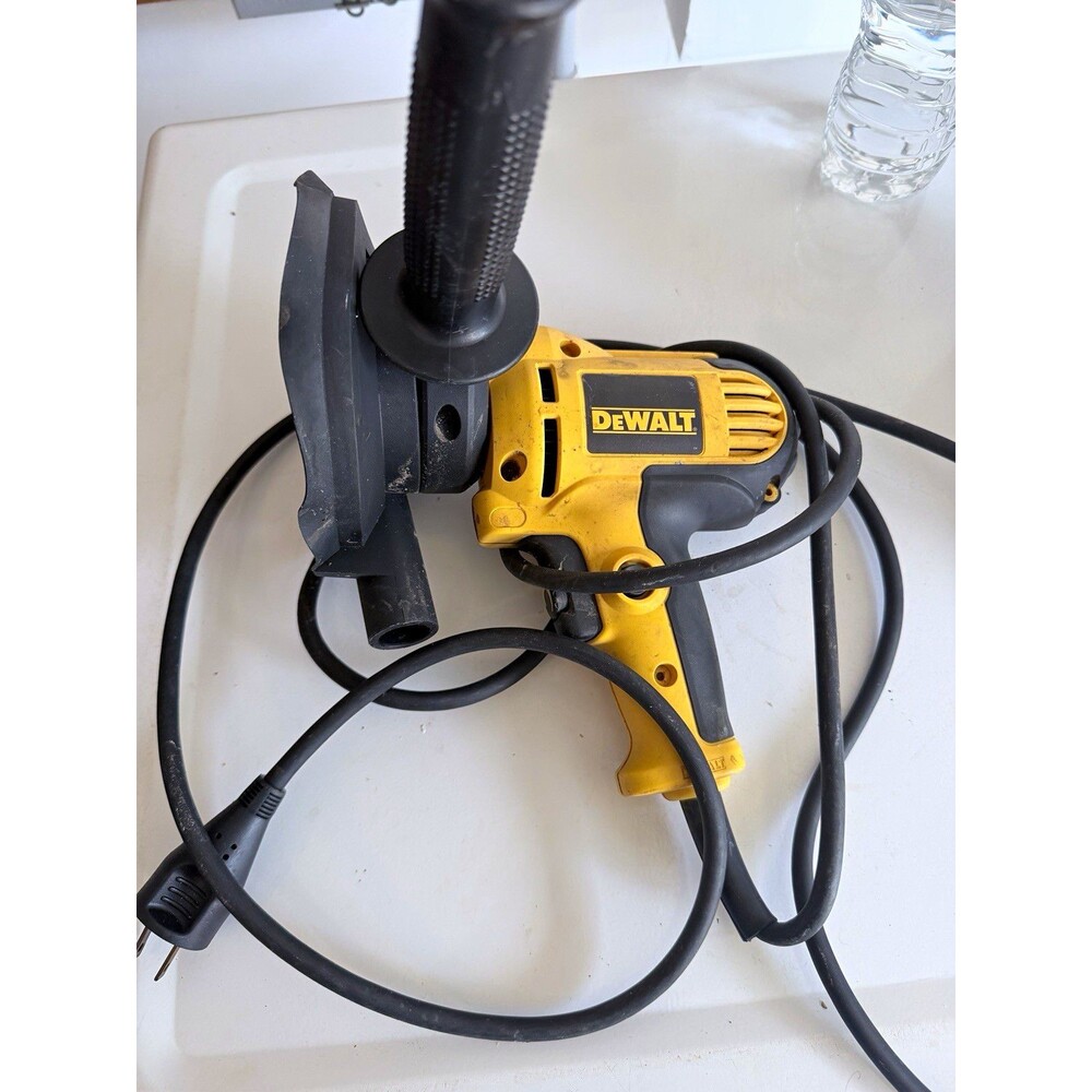 DEWALT DWE6401 5 in Corded Electric Disc Sander 120V Yellow/Black